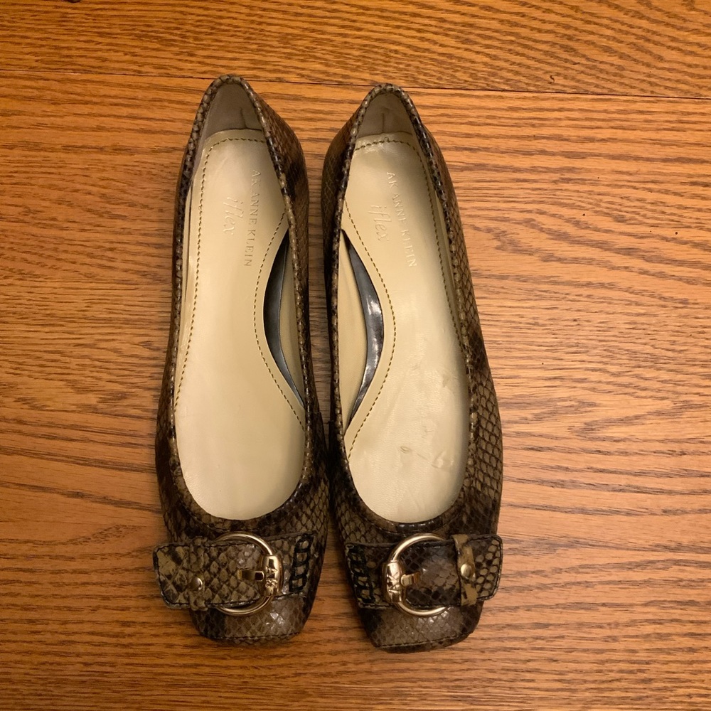Anne Klein Snake Print Flats Size 6 Fits Like 5 1/2